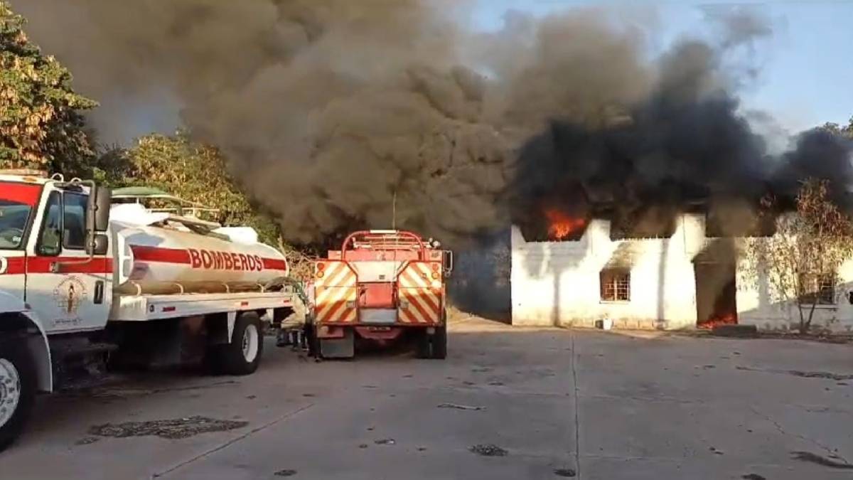 Se incendia bodega en el Campo 35, Ahome