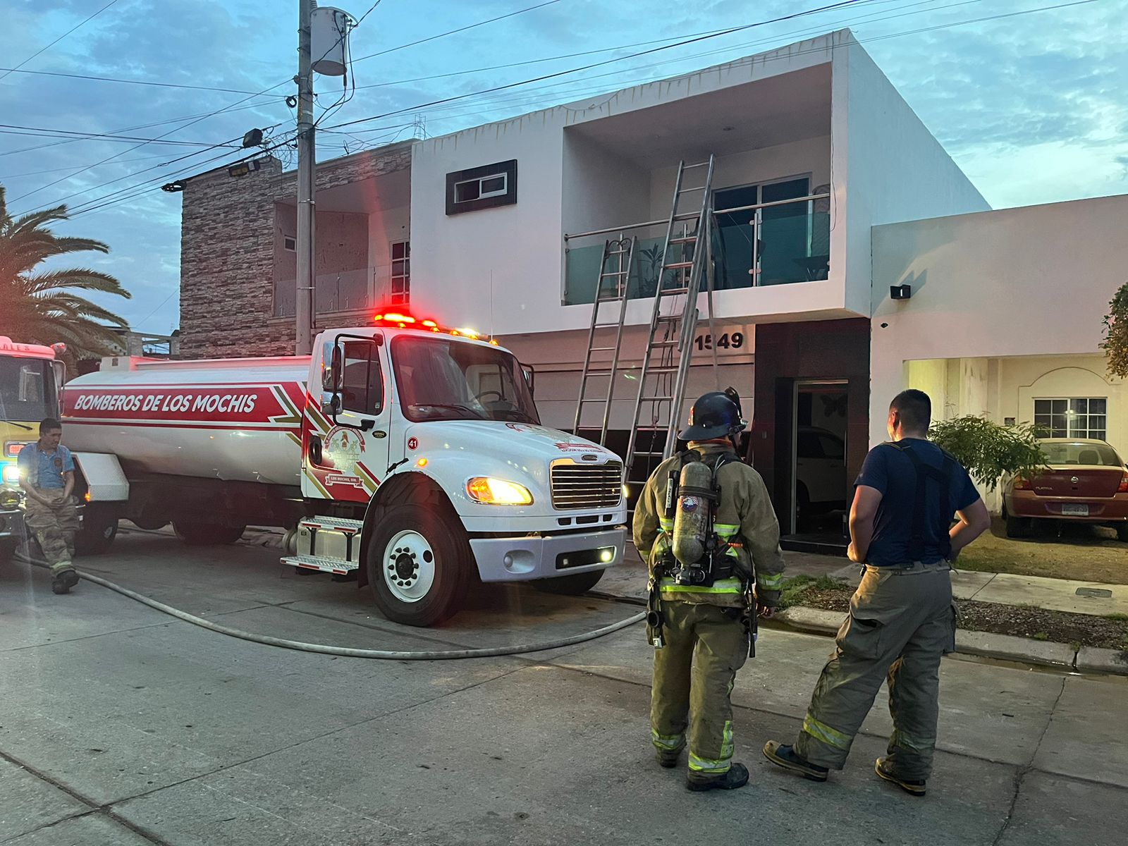 Se incendia vivienda en el fraccionamiento Villa Owen de Los Mochis