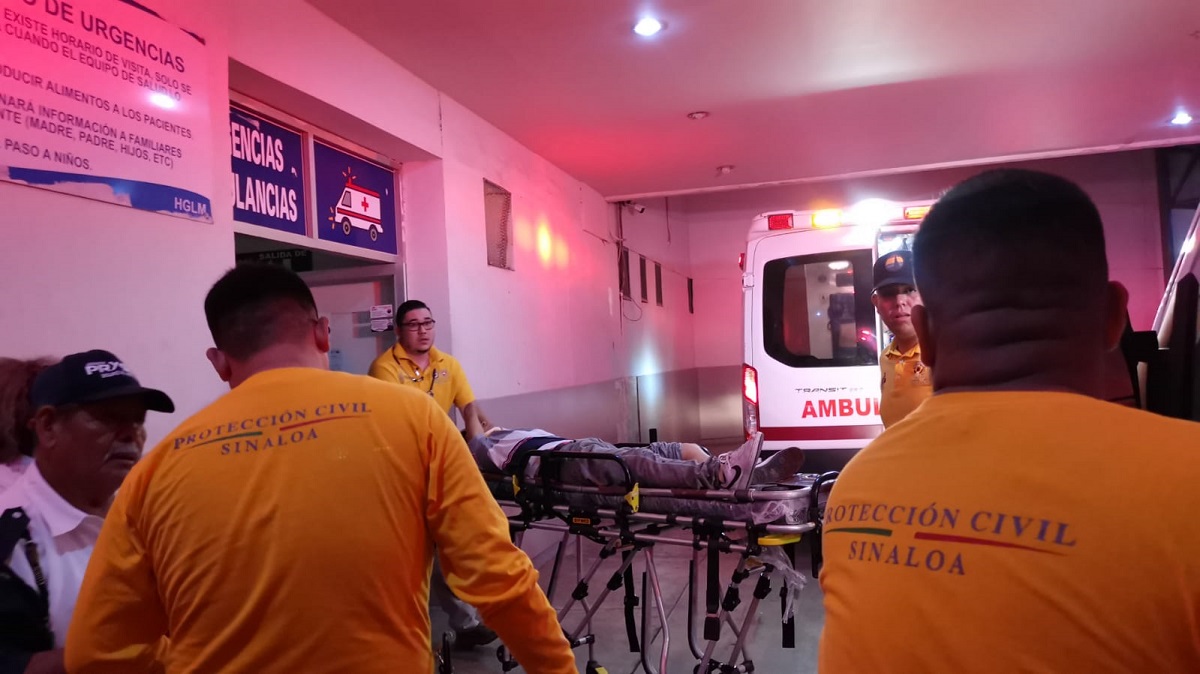 Choque de moto contra moto en La Florida, Ahome, deja cuatro personas lesionadas