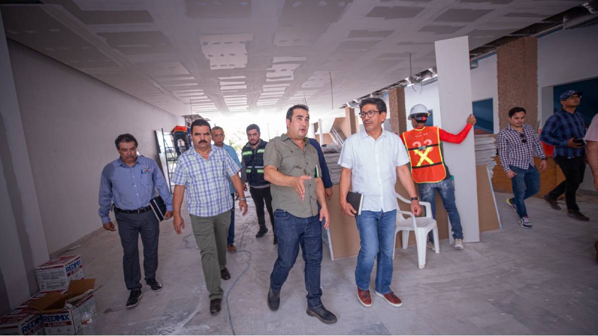 Supervisan autoridades y empresarios obra de rehabilitación del auditorio Héroes de Sinaloa