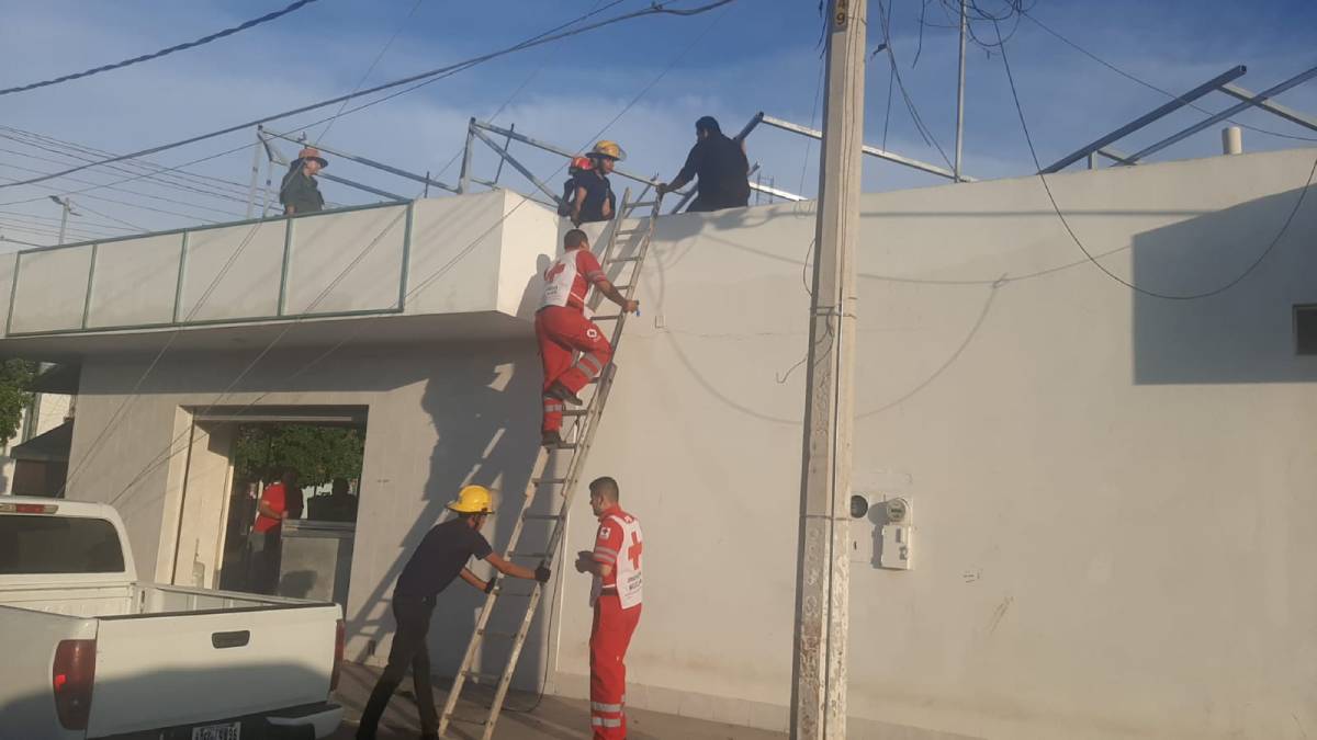 Trabajador termina lesionado al caer de una estructura en Guasave
