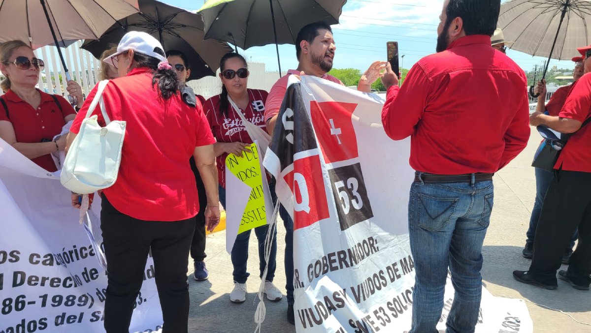 Exigen trabajadores de la educación pago de aumento salarial al presidente AMLO