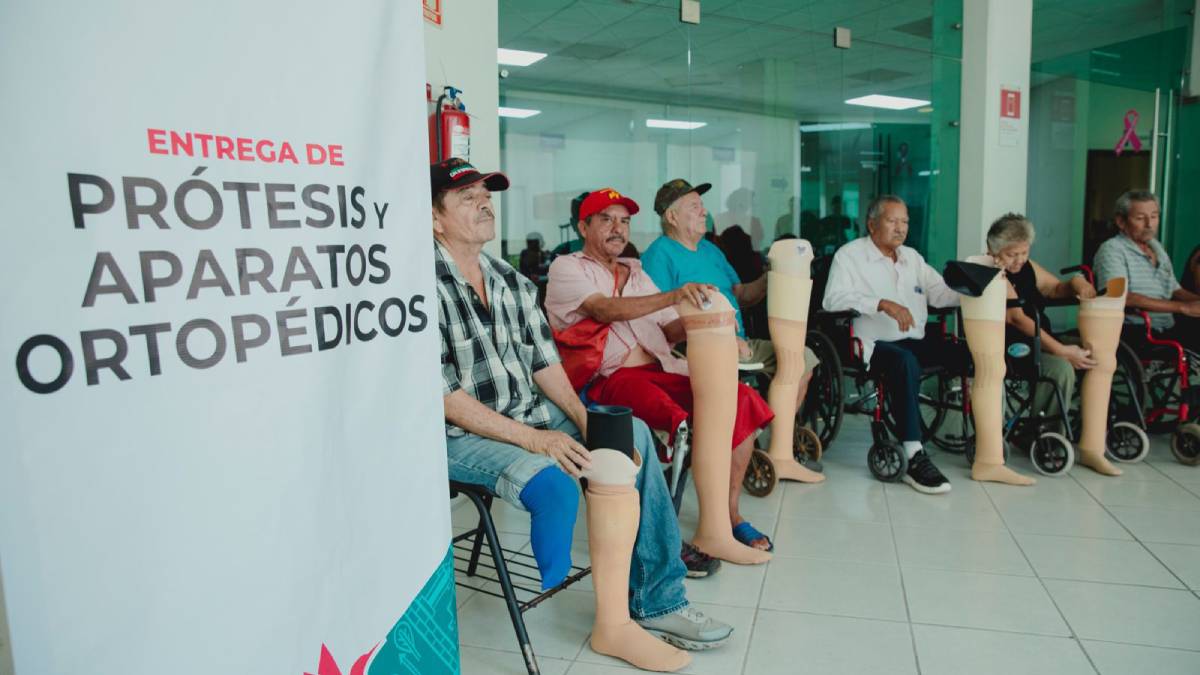 Usuarios del CREE reciben apoyo de prótesis de pierna por parte de DIF Sinaloa