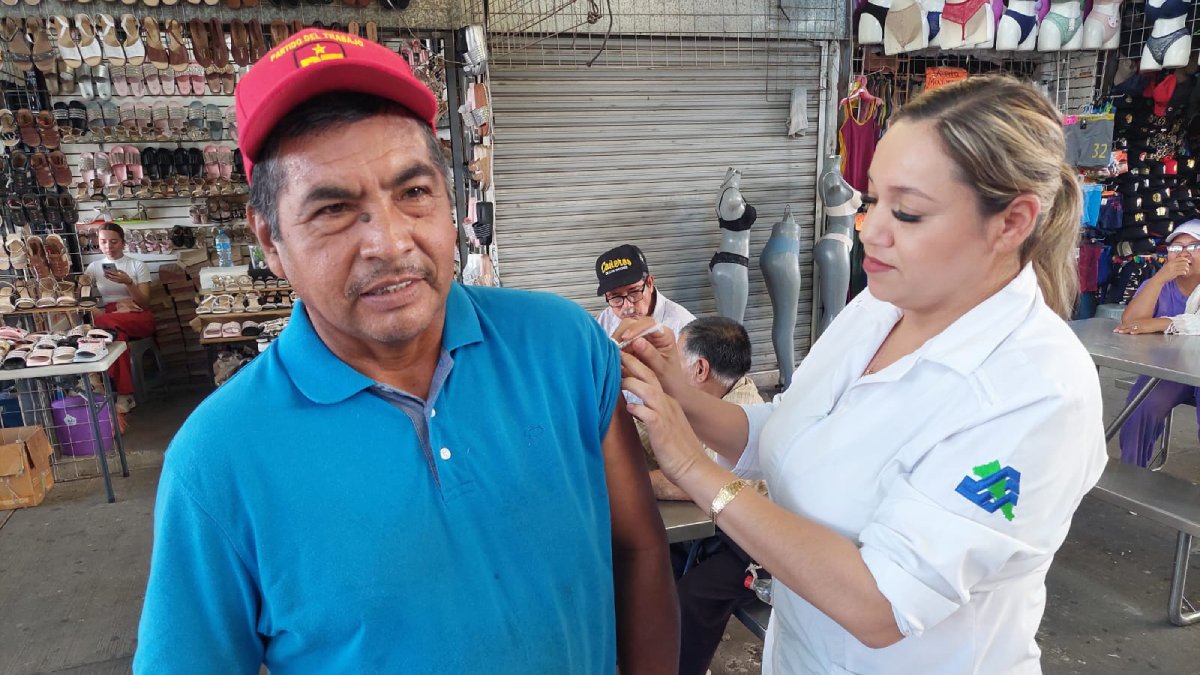 Instalan módulo de vacunación en Mercado 030 de Los Mochis