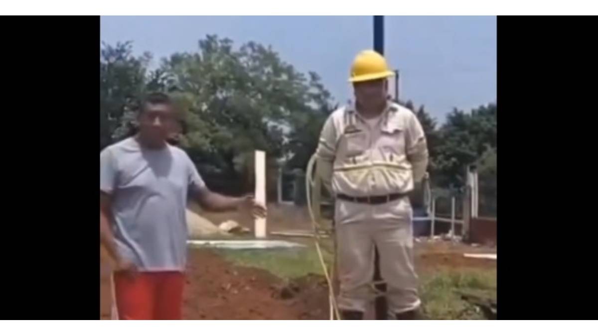 VIDEO ¡Hartos! Pobladores amarran a trabajador de CFE tras fallas en energía eléctrica y altos cobros