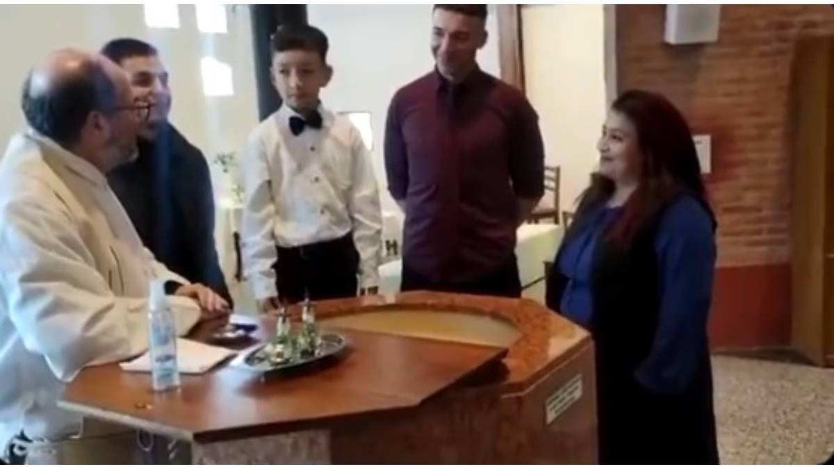 VIDEO: ¡Inocencia! Niño responde en su bautizo que quiere ser Messi en vez de Cristiano