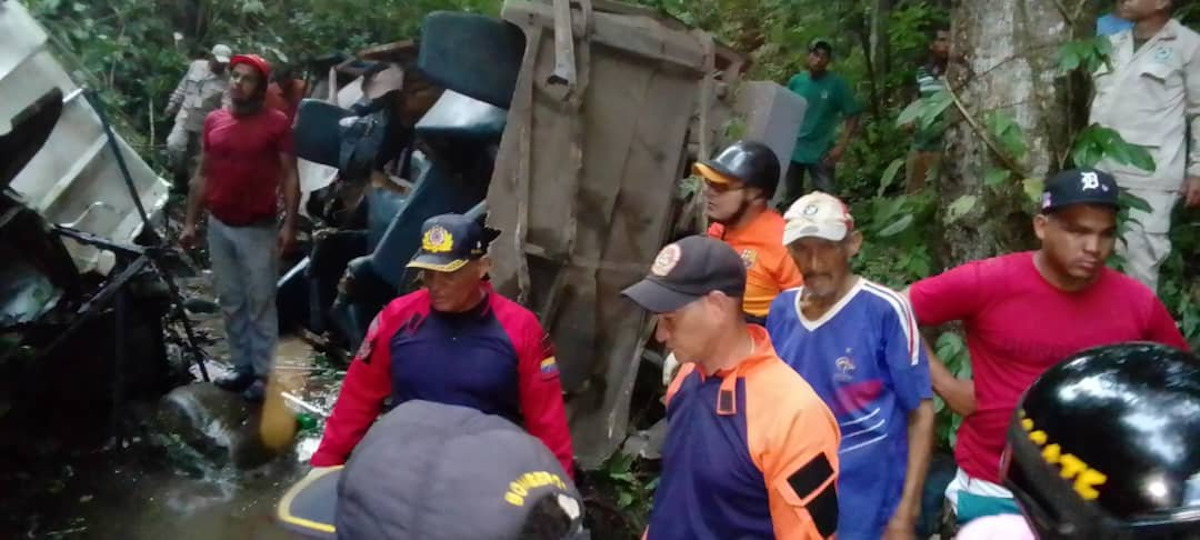 Video | Volcadura de autobús de un equipo de futbol infantil deja cinco fallecidos en Venezuela