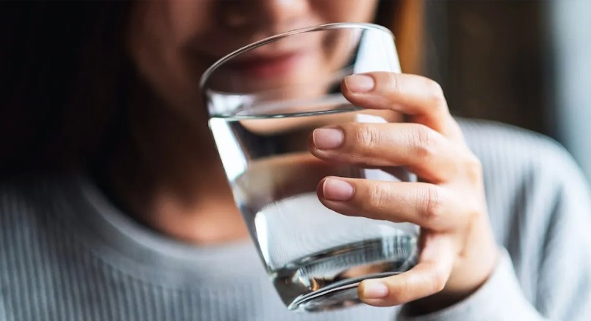 ¡No es el agua! Checa estas bebidas que son mejores para combatir la deshidratación