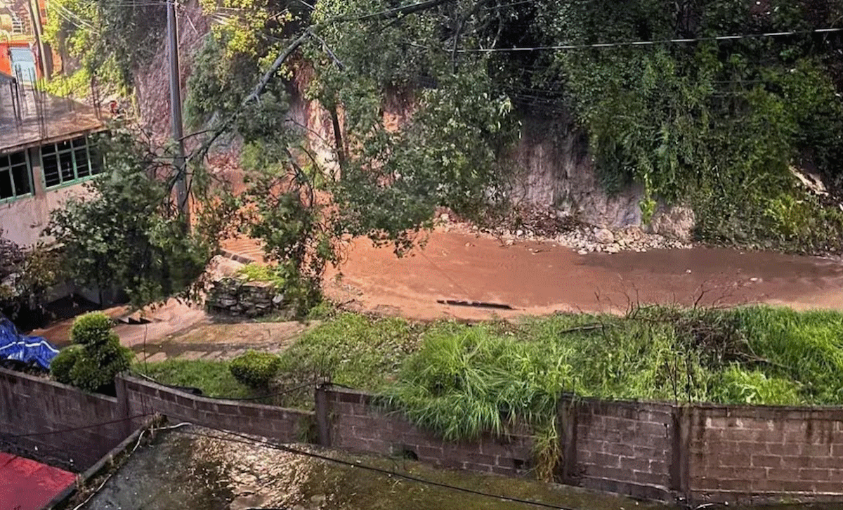 Emergencia en Edomex por deslave de cerro; hay labores de rescate en la zona