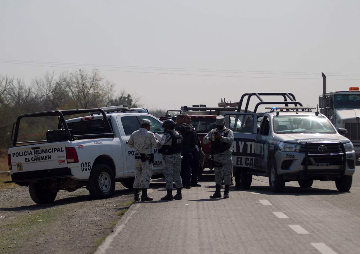 Encuentran bolsas negras con restos humanos en carretera de Nuevo León
