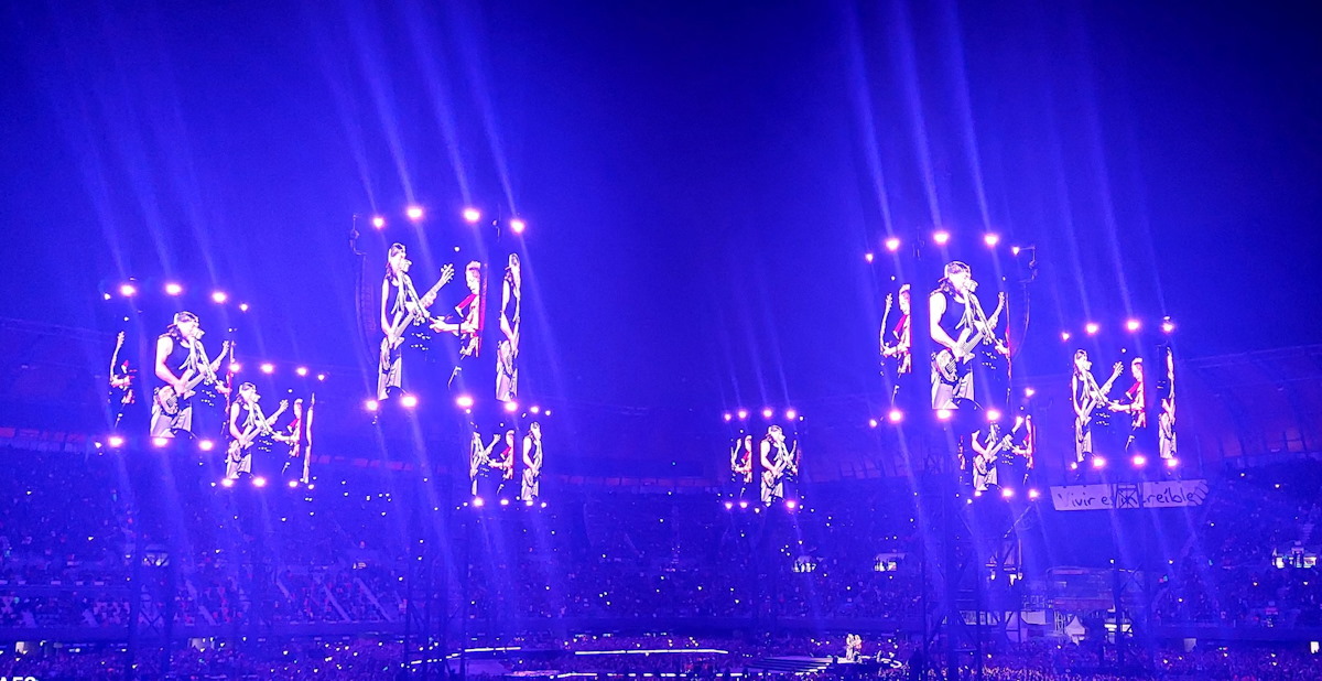 Video | Metallica ‘enloquece’ a sus fans con su versión de ‘La Chona’ en concierto en CDMX