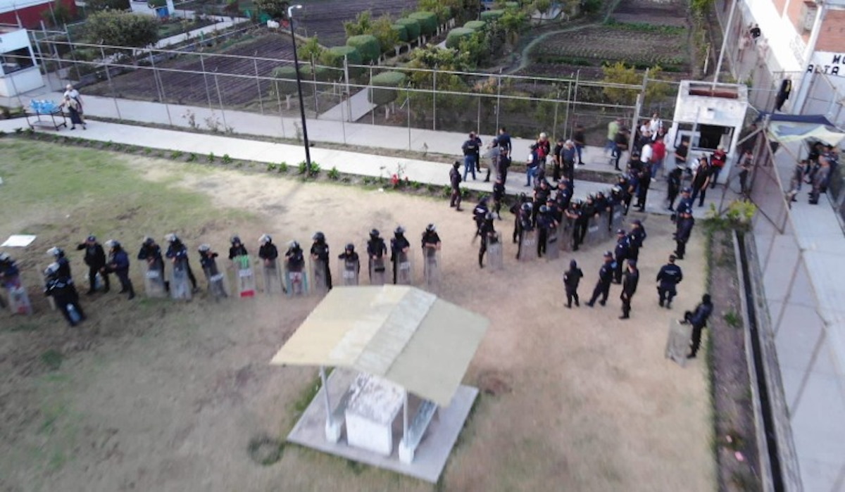 ‘Con palos y piedras’: Riña en penal de alta seguridad en Michoacán deja 26 reos heridos