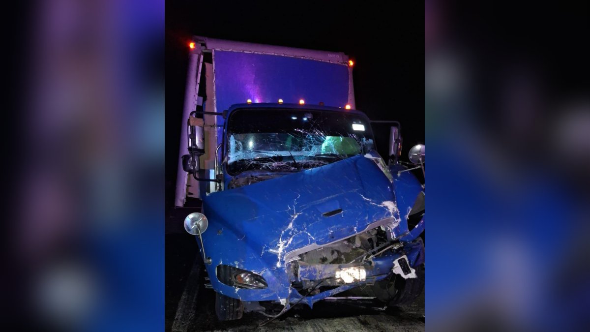 Chofer resulta lesionado al registrarse un choque sobre la México 15, en Guasave