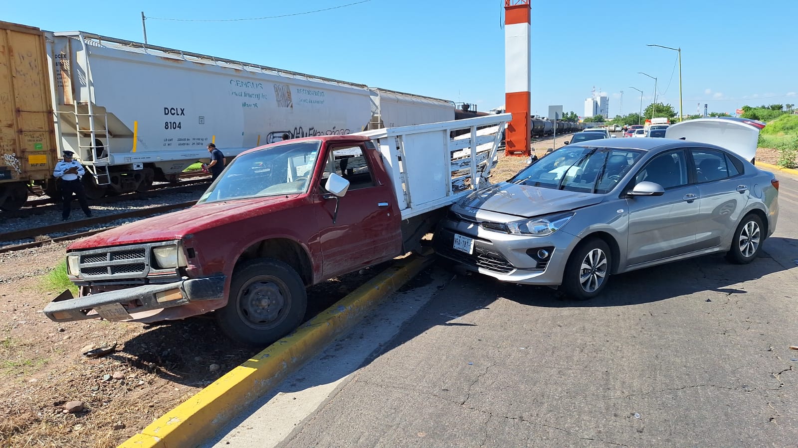 Aparatoso accidente en Culiacán deja solo daños materiales