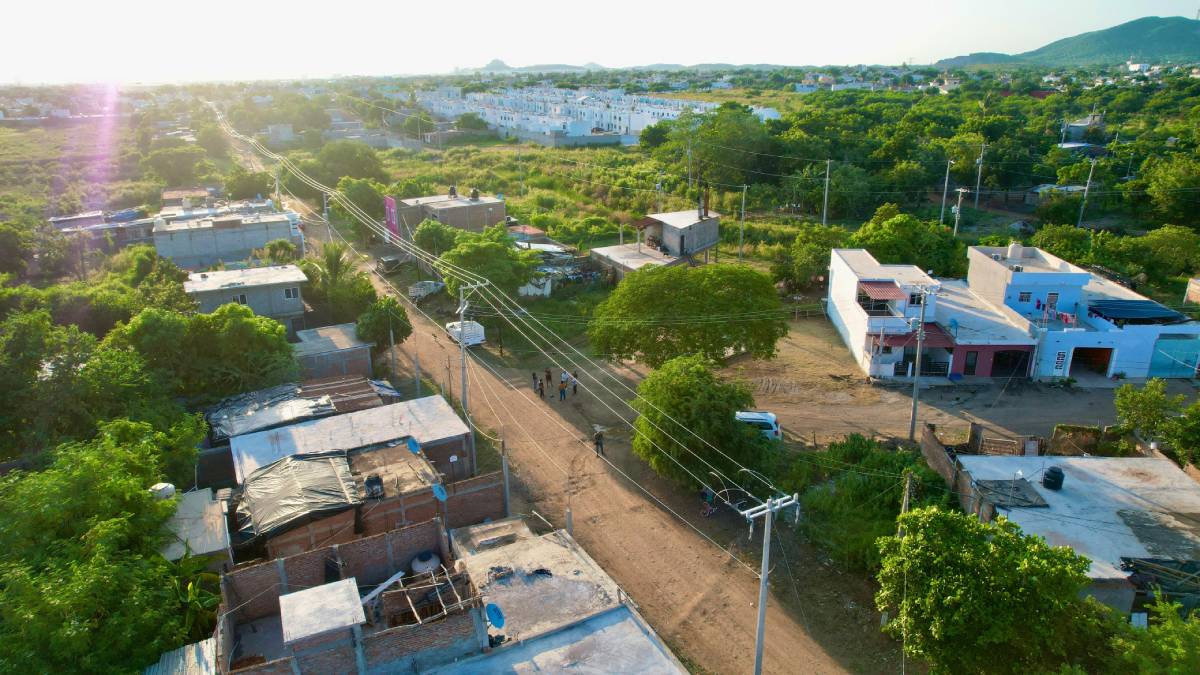 Agradecen en Presas del Valle electrificación que está siendo realizada por el gobierno de Édgar González de Mazatlán