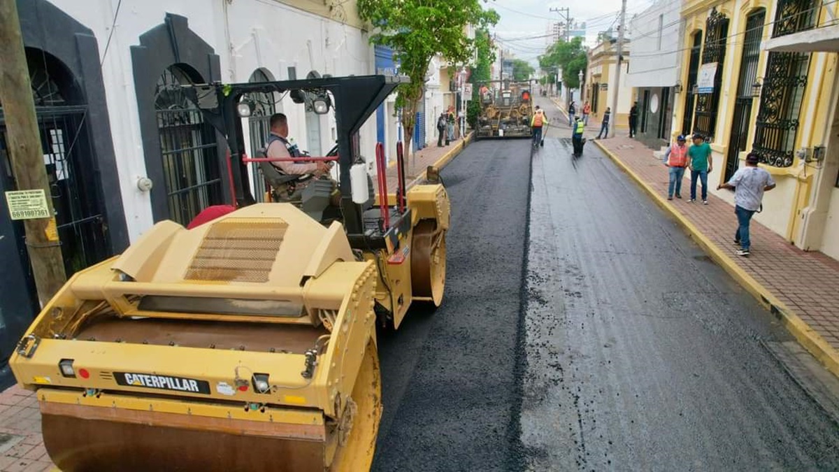 Apuestan a reencarpetado duradero en calles del Centro de Mazatlán