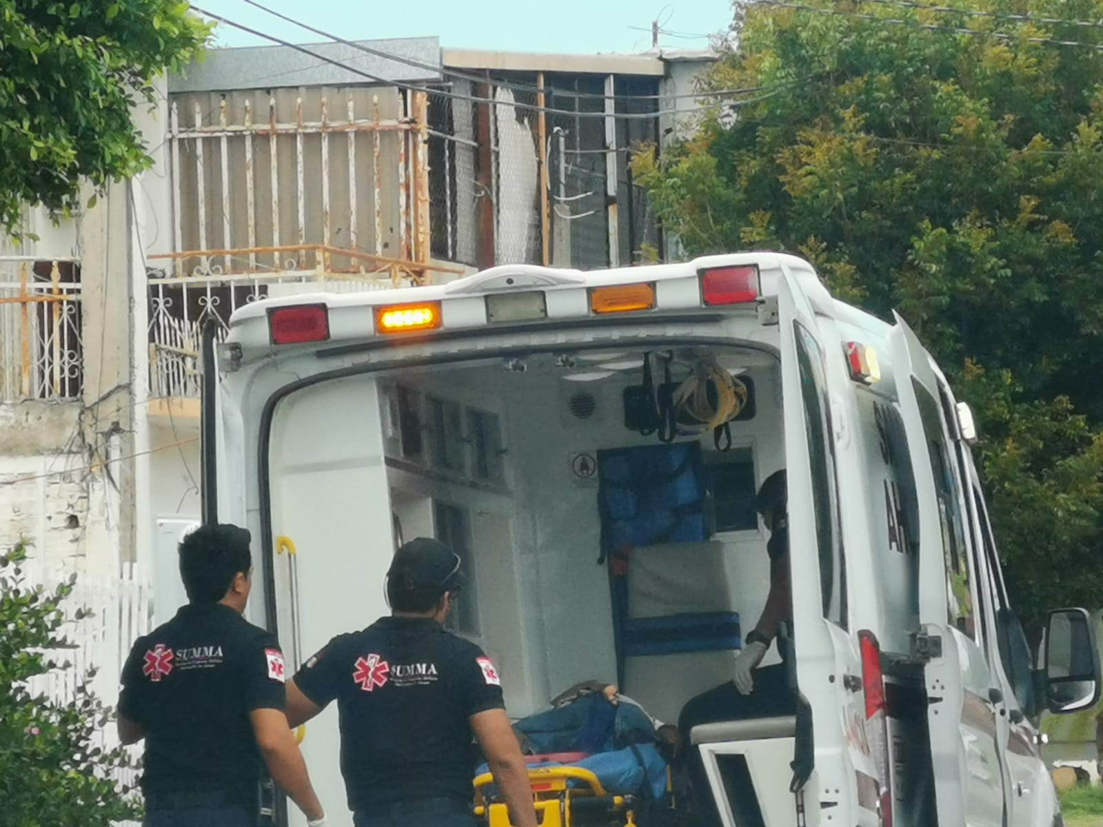 Trabajador de una empresa telefónica sufre lesiones luego de caer de una altura de 10 metros en El Carrizo, Ahome