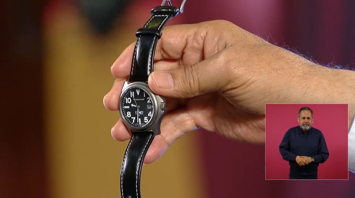 Tras críticas, ¿cuánto vale el reloj que usa López Obrador? AMLO lo esclarece