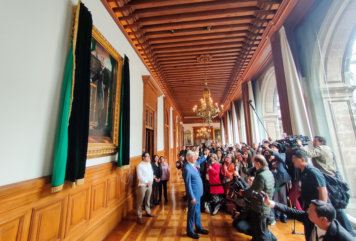Video: Devela López Obrador su retrato oficial para Palacio Nacional