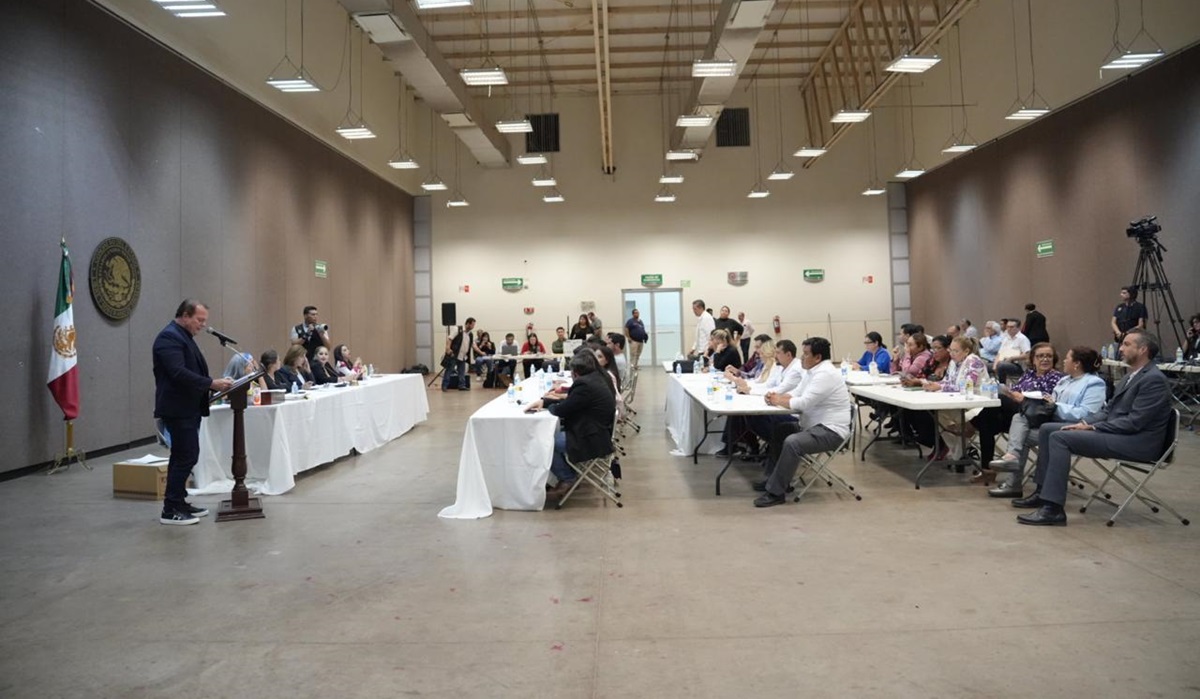 Fuera del Palacio Legislativo, diputados aprueban reformas a Ley Orgánica de la UAS