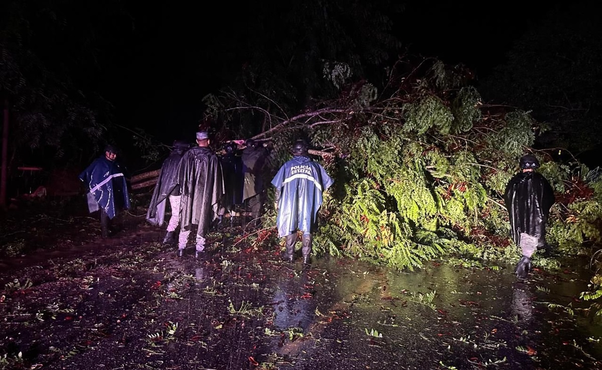 Reportan dos fallecidos por impacto del huracán ‘John’ en Guerrero