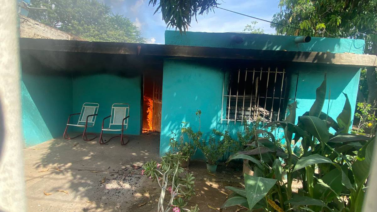 ¡Ardió! Se quema una casa en Callejones de Guasavito, en Guasave y dejó fuertes pérdidas materiales