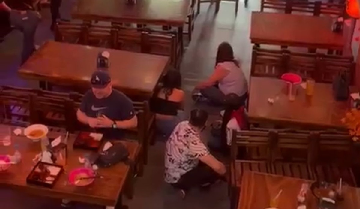 ¡Cálmenme, cálmense! Así se resguardan ciudadanos en Cuatro Ríos tras balacera en Culiacán