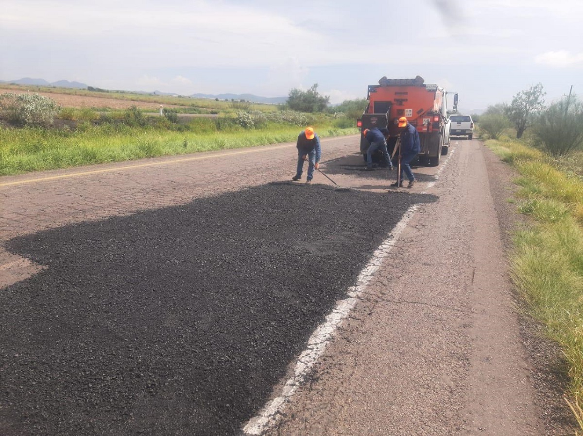Habrá apoyo del gobierno estatal en reparaciones de la carretera México 15 en Guasave, Sinaloa