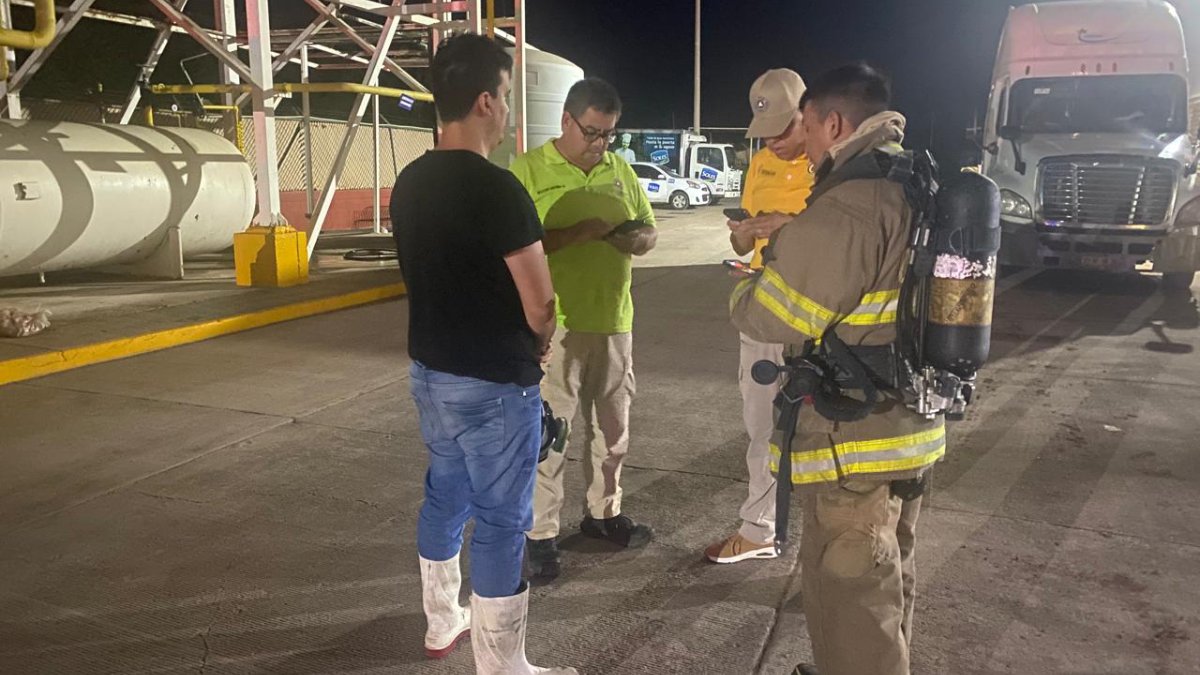 Fuga de amoniaco en empresa camaronera moviliza a los cuerpos auxilio del municipio de Ahome