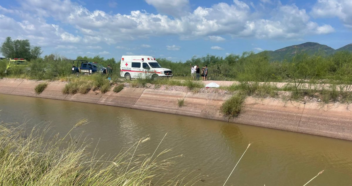 Mujer fallece tras caer con su vehículo al canal Humaya en Acatita, Angostura
