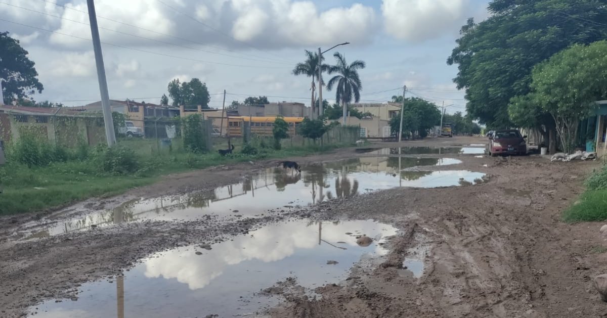 Juan José Ríos está entre el fango con calles intransitables debido a las lluvias