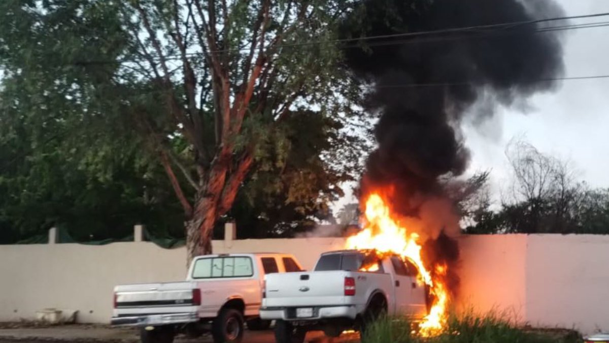 Arde camioneta en Bacurimí, rumbo a Culiacancito 