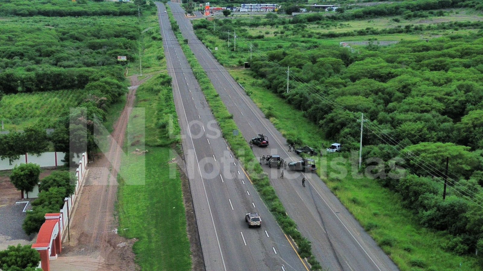 Se topan militares y grupo armado en la salida sur de Culiacán, hay heridos