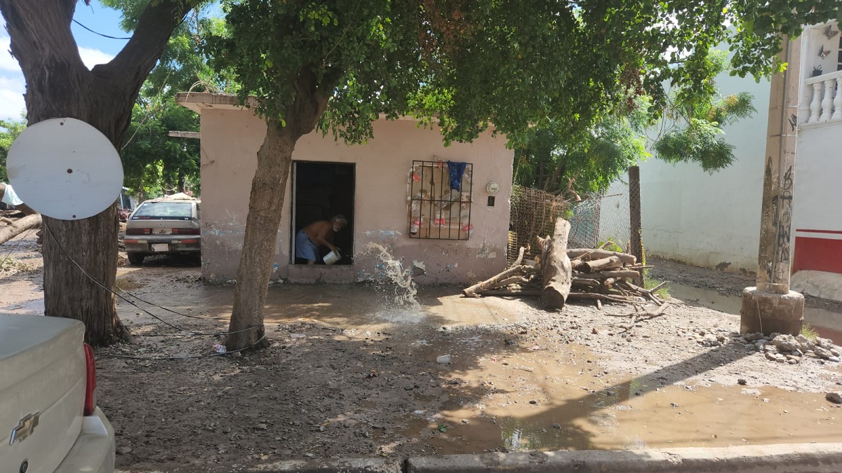 “Fue muy rápido” en media hora José Manuel vio cómo el río desbordado entró a su vivienda