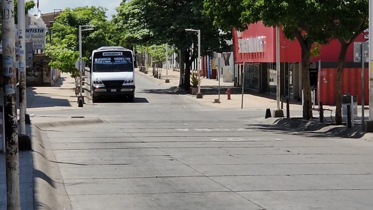 Ciudadanos se quedan varados en el centro de Culiacán