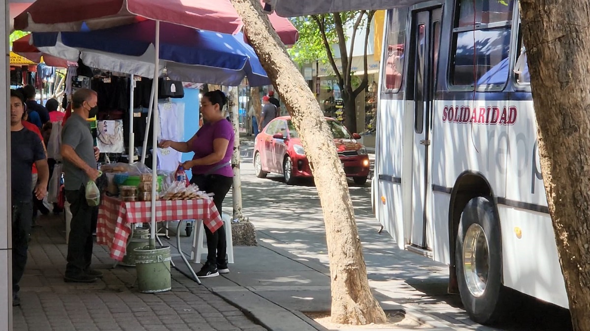 Sector empresarial analiza liberar banquetas del centro de Culiacán con reordenamiento de comercio formal e informal