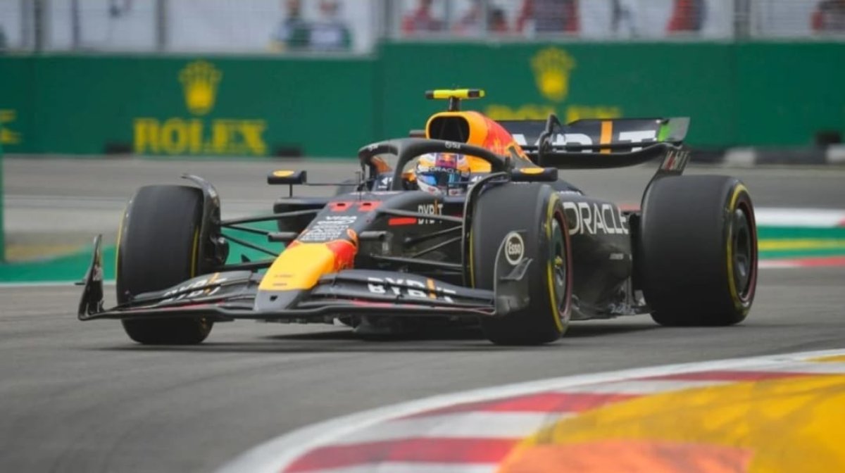 Checo mejora, pero se quedó lejos de los primeros sitios en las primeras prácticas de Singapur