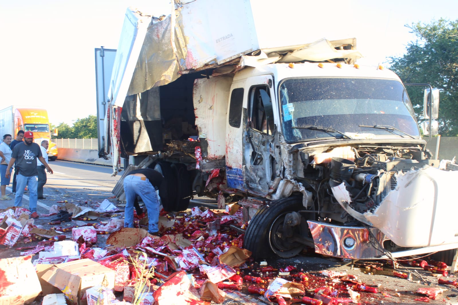 ¡Hasta ahí llegó el chamoy! Choque entre camiones de carga provoca cierre de la autopista Mazatlán-Culiacán