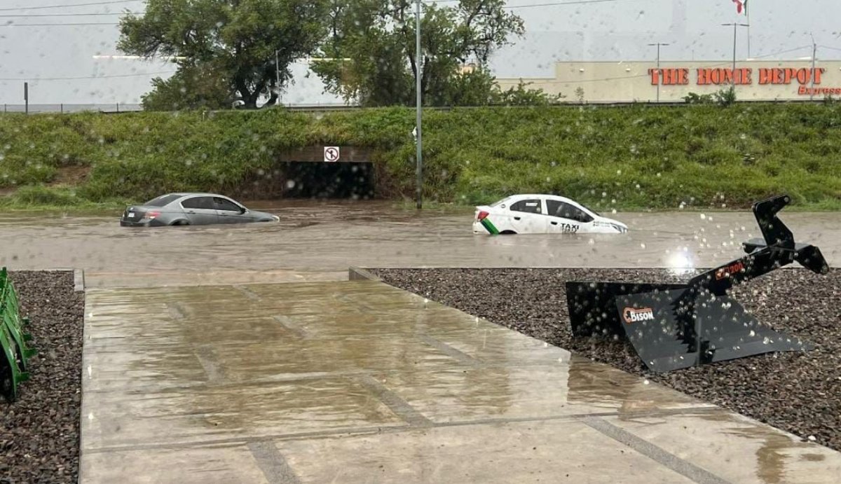 Cierran laterales de entrada y salida al norte de Guasave
