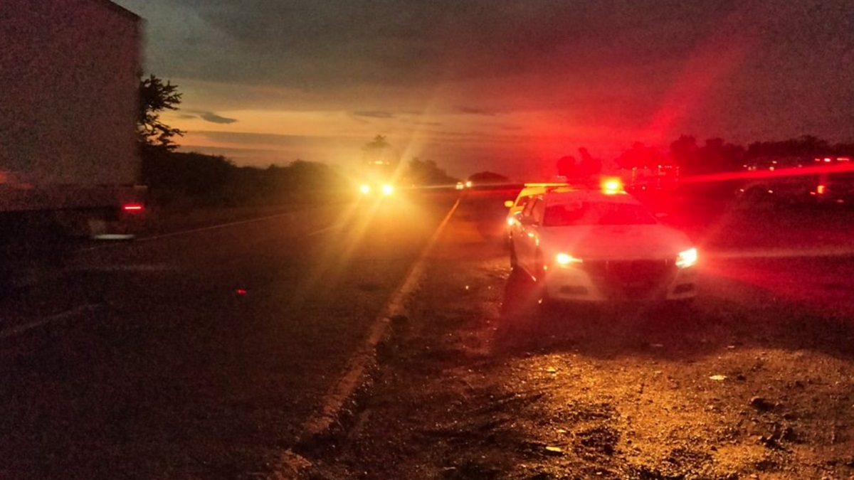 Cierran circulación en ambos sentidos de la autopista Durango-Mazatlán en el kilómetro 137