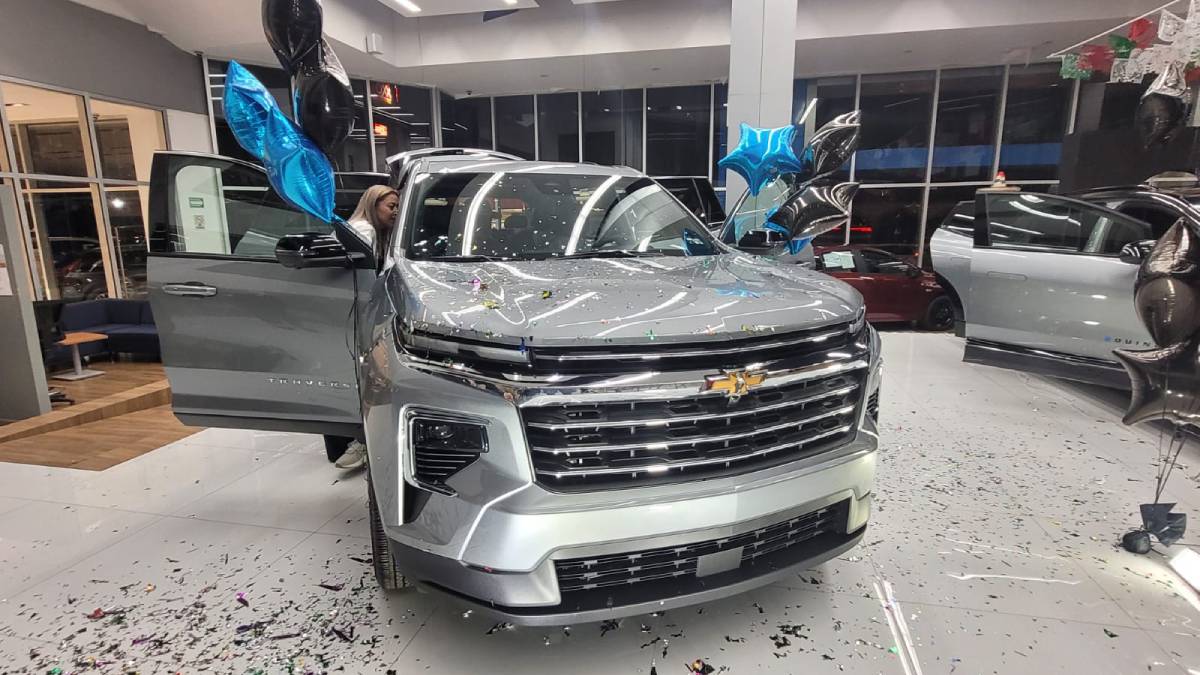 ¡Con bombo y platillo! Chevrolet Los Mochis devela Equinox EV 2024 y Traverse 2025