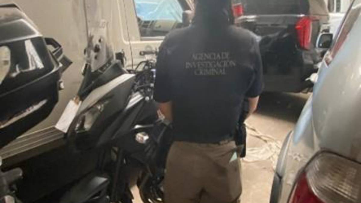 Confirma FGR aseguramiento de 8 motopatrullas clonadas y 14 vehículos ostentosos en la Guadalupe Victoria, en Culiacán