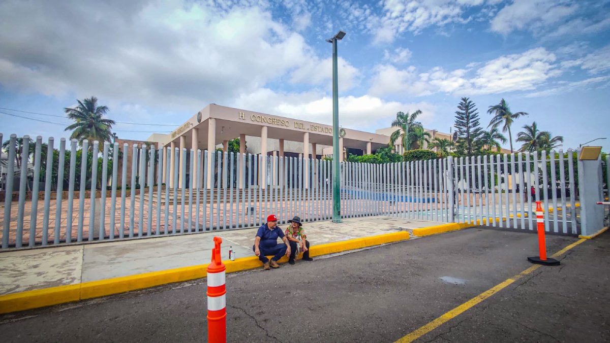 Suspenden sesión del Congreso por no haber condiciones y sacan del orden del día reforma a la UAS