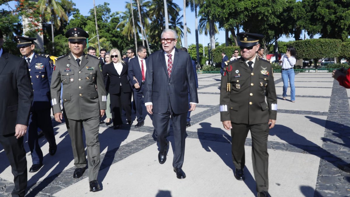 Autoridades civiles y militares conmemoran el 214 aniversario del Inicio de la Guerra de Independencia