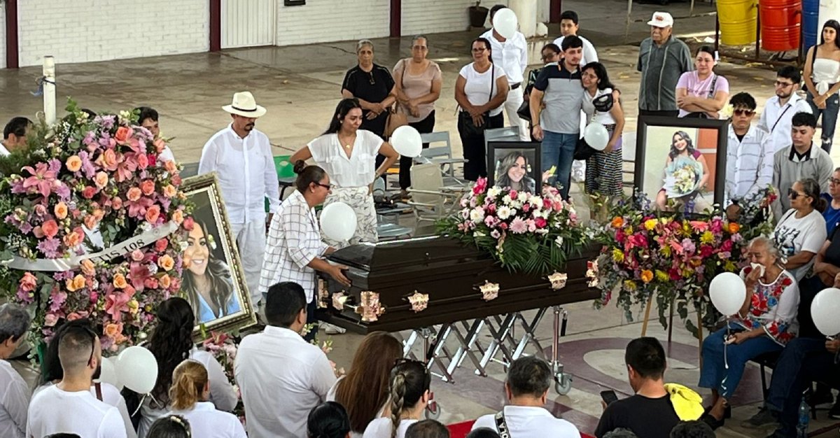 Le dan el último adiós en las instalaciones del Cetis 108 de Guasave a Maricela Beltrán Corrales