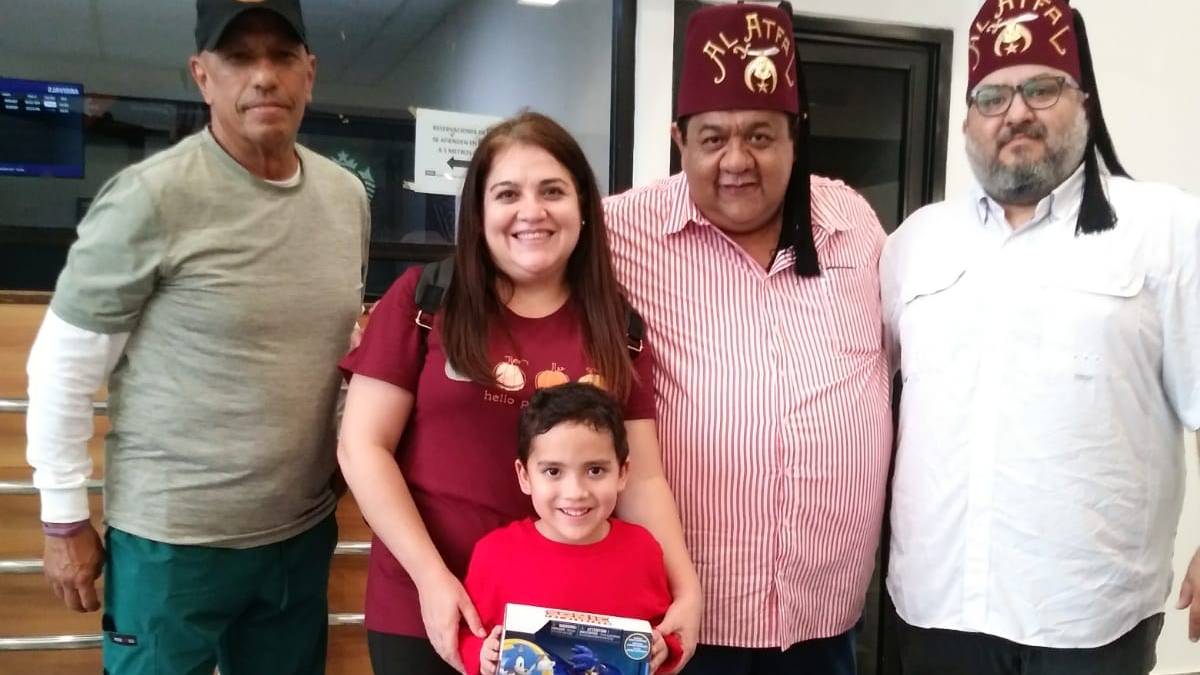 David Alejandro regresa contento a Los Mochis tras ser atendido en Hospital Shriners