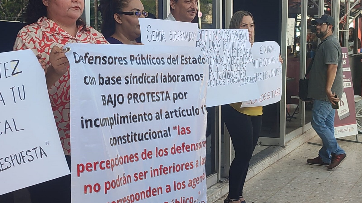Defensores públicos paran labores en Los Mochis; exigen igualdad laboral