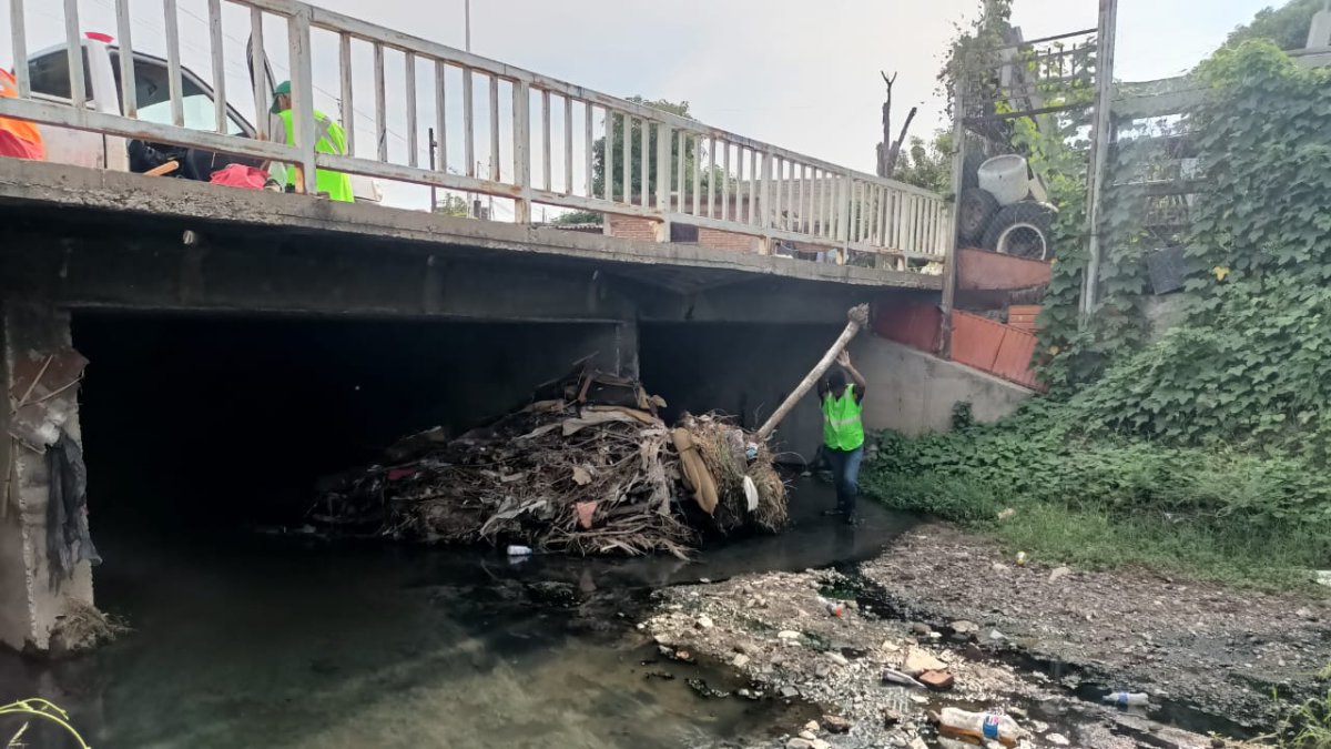 Apresuran trabajos de desazolve en drenes y arroyos de Culiacán ante proximidad de “Ileana”