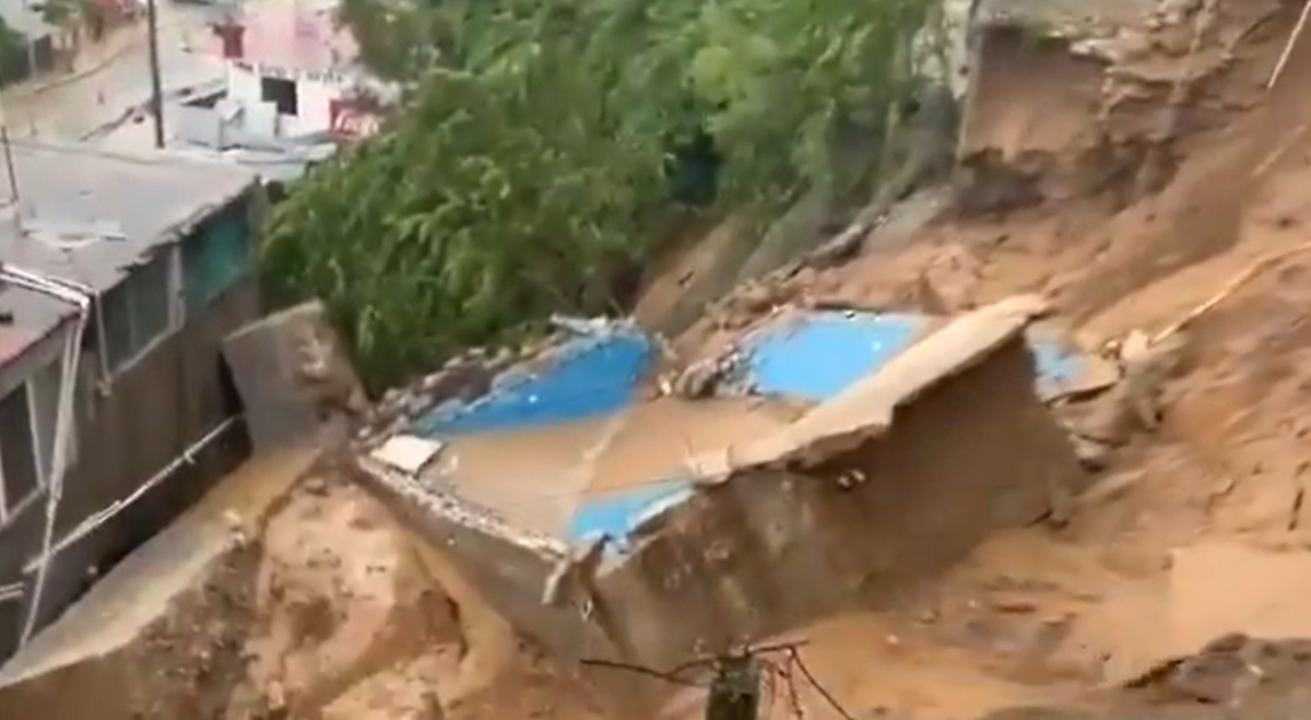 Videos virales: Lluvias de ‘John’ derrumba viviendas en Acapulco