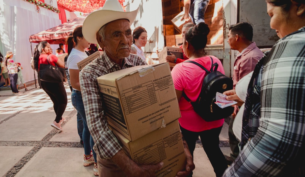 DIF Sinaloa beneficia a familias de pescadores en Choix